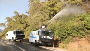 Emniyetten yangın söndürme çalışmalarına 112 TOMA ile destek