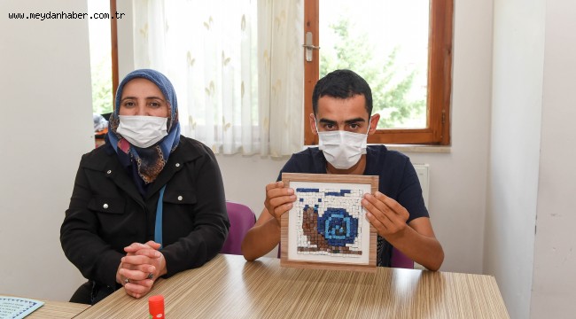 ENGELLİ BİREYLERE MOZAİK TERAPİSİ