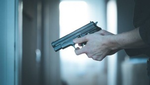 Eski eşi ve kayınvalidesini başlarından vurarak öldürdü