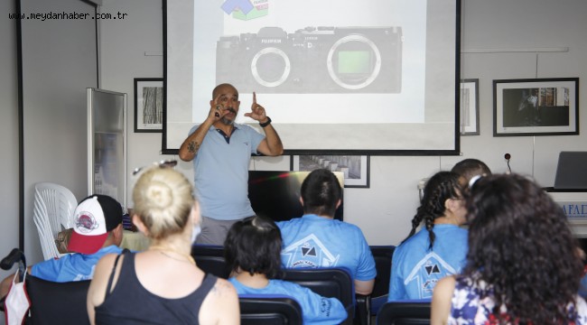 "Gözüm, kulağım sensin" projesi ile fotoğrafçılık eğitimi…