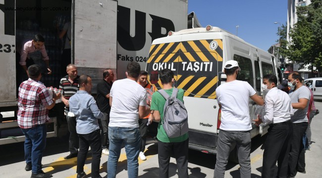 Isparta Belediyesi yangın bölgesine bir tır su ve temel ihtiyaç malzemesi gönderdi