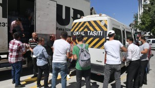 Isparta Belediyesi yangın bölgesine bir tır su ve temel ihtiyaç malzemesi gönderdi