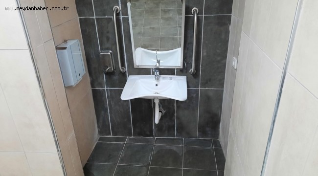 İzmit Belediyesi, Aile Sağlık Merkezi'ne  yeni engelli tuvaleti yaptı