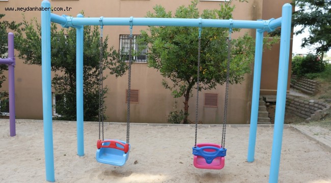 İzmit Belediyesi, Akpınar'ın  parklarını onarıyor