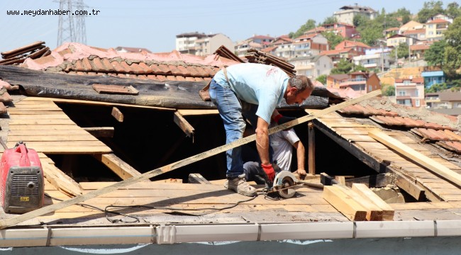 İzmit Belediyesi, evi yanan  ailenin yardımına koştu