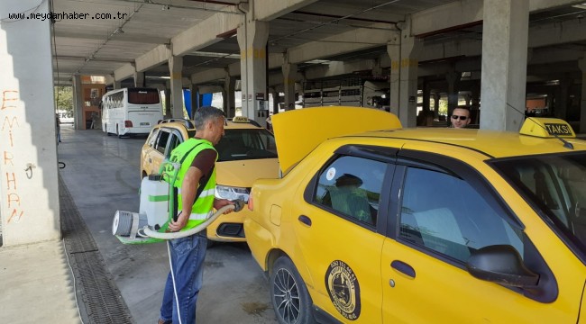 İzmit Belediyesi, Kocaeli'de hizmet veren  taksileri dezenfekte ediyor