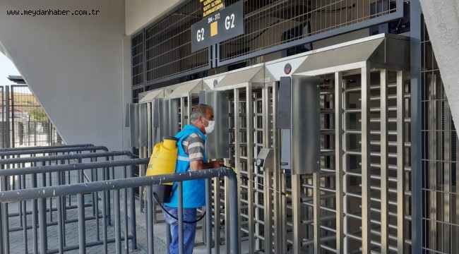 İzmit Belediyesinden Kocaeli Stadyumu'nda maç temizliği