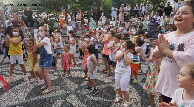 İzmit Cumhuriyet Parkı'nda  çocukların neşesi yankılandı