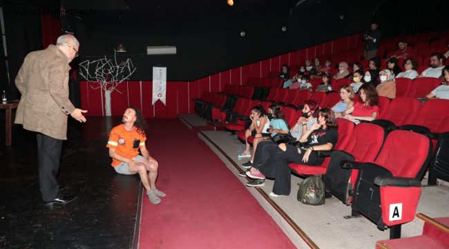  İzmit Tiyatro Günleri'nde  'Uyanma' adlı oyun büyük beğeni aldı