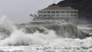 Japonya'da "Lupit tayfunu" alarmı: Binlerce kişi tahliye edilecek