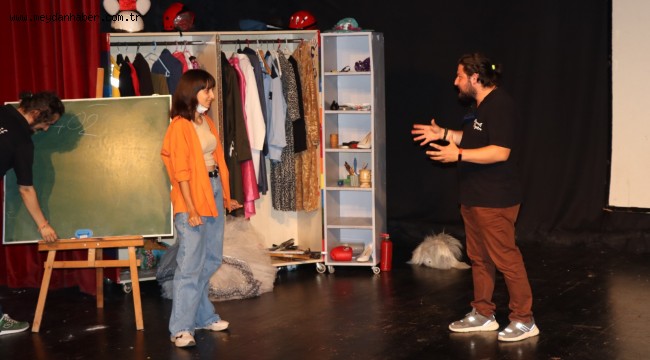 Komedya yine halkı neşelendirdi