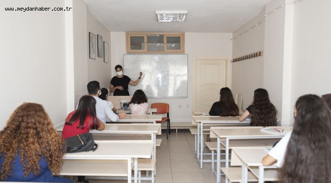MERSİN BÜYÜKŞEHİR'İN KURS MERKEZLERİ'NDE İLK DERS ZİLİ ÇALDI