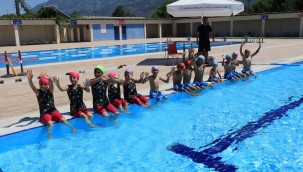 Mevsimlik tarım işçilerinin çocukları ilk kez havuzla buluştu