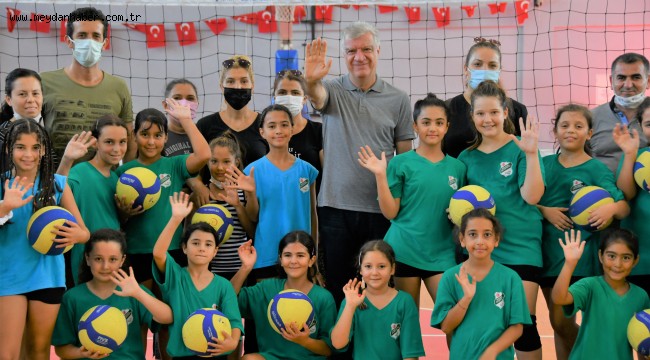 Narlıdere'nin yaz okullarına büyük ilgi!