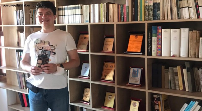 Rusya Federasyonu Müsteşarı Ataol Behramoğlu kitaplığına hayran kaldı