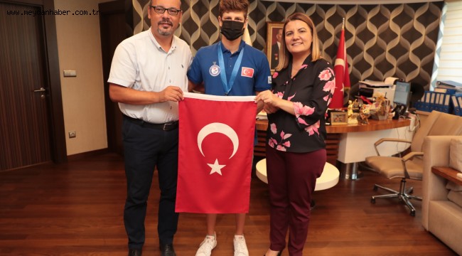  Şampiyon yüzücü hedefini Hürriyet ile paylaştı