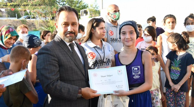 SARIÇAM'DA YAZ SPOR OKULLARI YÜZME KURSUNA KATILAN ÖĞRENCİLERE SERTİFİKALARI VERİLDİ