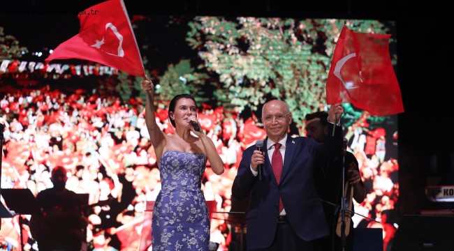 Şevval Sam Yenimahalle'yi salladı