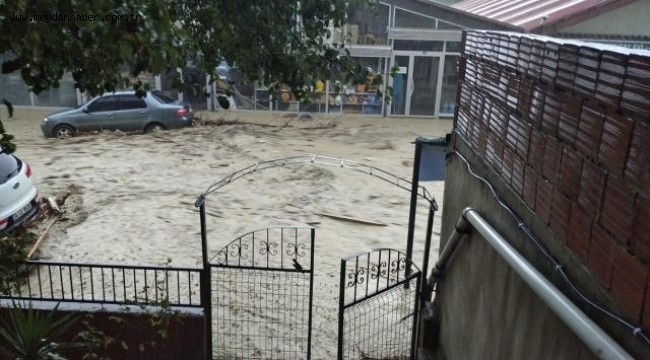 Sinop'ta sağanak: Ev ve iş yerlerini su bastı