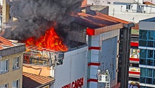 Yangında mahsur kalan engelli çalışanı  İzmit Zabıtası kurtardı