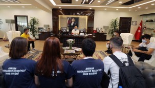  Yenimahalle'nin şampiyonlarından Yaşar'a ziyaret