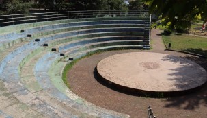 Yuvam Akarca Demokrasi Parkı Amfi Tiyatrosu da yenileniyor