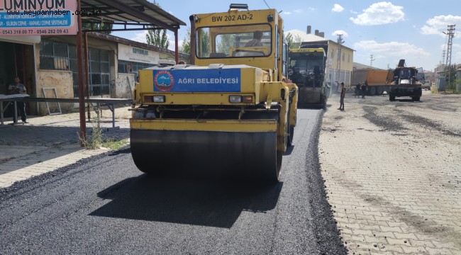 Ağrı Belediyesi, Asfaltlama Çalışmalarına Tüm Hızıyla Devam Ediyor