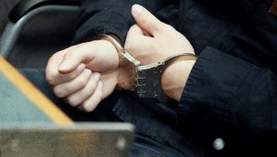 Balkonda oturan komşusunu öldüren zanlı tutuklandı