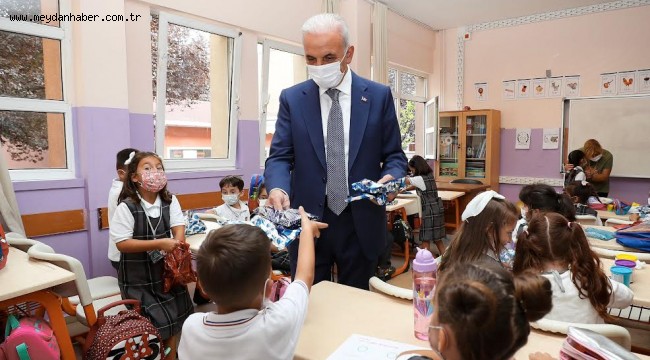 BAŞKAN YILDIRIM MİNİK ÖĞRENCİLERİN HEYECANINA ORTAK OLDU