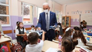 BAŞKAN YILDIRIM MİNİK ÖĞRENCİLERİN HEYECANINA ORTAK OLDU