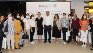 BAŞKAN YILMAZ, 100 KADINLA "TOMRİS" FİLMİNİ İZLEDİ