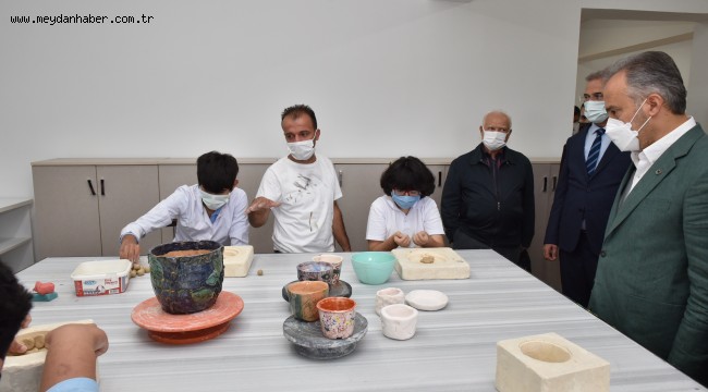 Binlerce öğrenci yüz yüze eğitime başladı