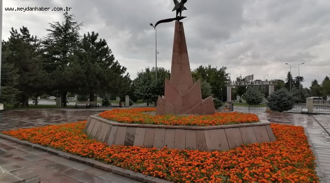 Büyükşehir Belediyesi ile Kayseri'nin sokak ve caddeleri her bahar renk renk çiçek açıyor.