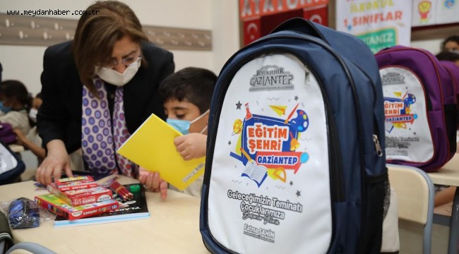 BÜYÜKŞEHİR, İLKOKUL 1'İNCİ SINIF ÖĞRENCİLERİNİN OKUL ÇANTALARINI DAĞITMAYA BAŞLADI