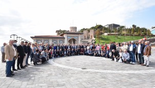 Demokrasinin uç beyleri Demokrasi Adası'nda