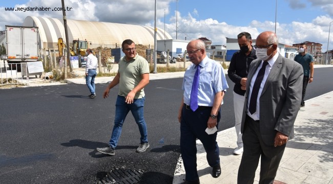 Erbay Caddesi'nde Sıcak Asfalt Serim Çalışmalarına Başlandı