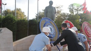 Gaziler Günü Dolayısı İle Kartal'da Atatürk Anıtı'na Çelenk Sunuldu