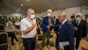 "İzmir'de yeni bir şehir kültürü tarif ediyoruz"