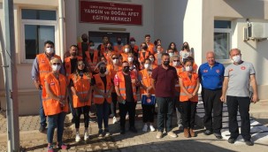 İzmir İtfaiyesi'nden afette kurtarılacak can dostlar için eğitim