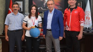 OLİMPİYAT ŞAMPİYONU ŞEYDA NUR KAPLAN'DAN İBANOĞLU'NA ZİYARET