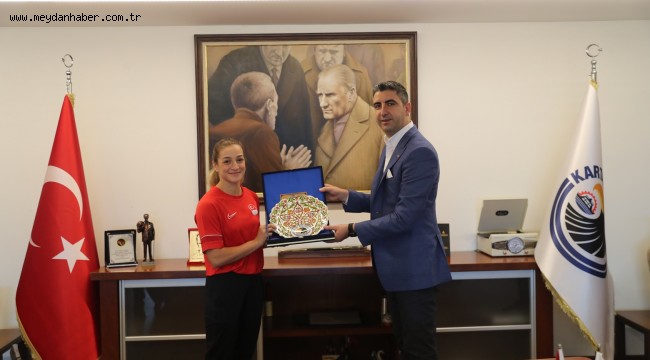 Olimpiyatlarda madalya kazanan Buse Naz Çakıroğlu'ndan Başkan Gökhan Yüksel'e ziyaret
