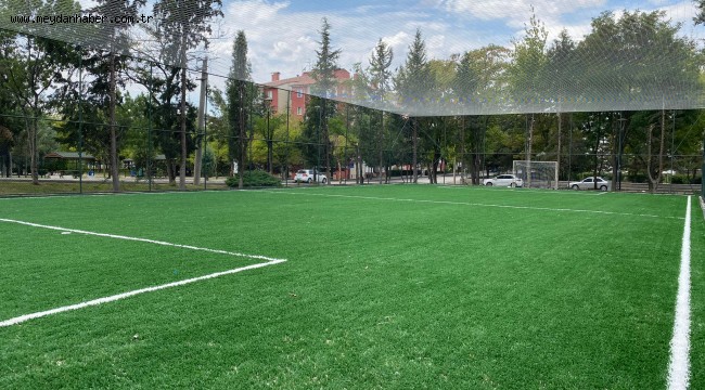 SİNCAN'DA HALI SAHA VE YÜRÜYÜŞ YOLLARI YENİLENİYOR