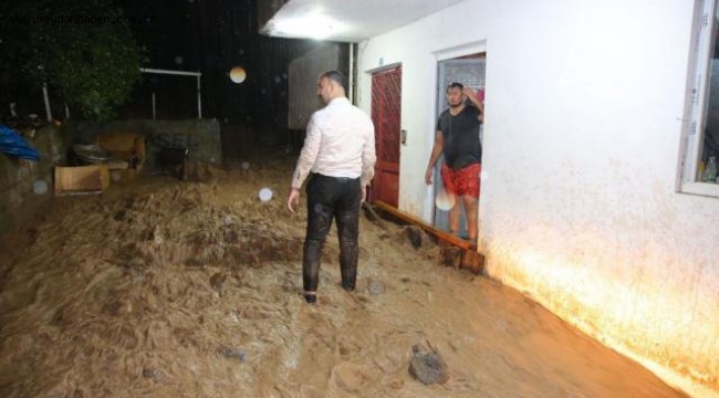 Trabzon'da sağanak su baskınlarına sebep oldu