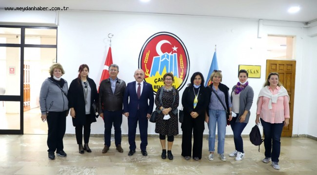 Uluslararası Ressamlardan Başkan Esen'e Ziyaret