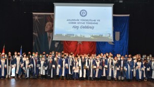 Uşak Üniversitesi Akademik Yükseltilme ve Cübbe Giyme Töreni Gerçekleşti