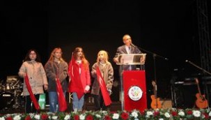              98 YILDIR DİNMEYEN COŞKUYLA ONBİNLER ATAŞEHİR'DE BULUŞTU