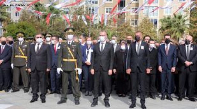 ATAŞEHİR'DE 29 EKİM CUMHURİYET BAYRAMI RESMİ TÖRENLERLE DEVAM EDİYOR