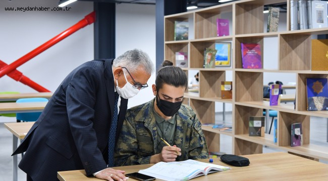 BAŞKAN BÜYÜKKILIÇ, KÜTÜPHANEDE GENÇLERLE BULUŞTU