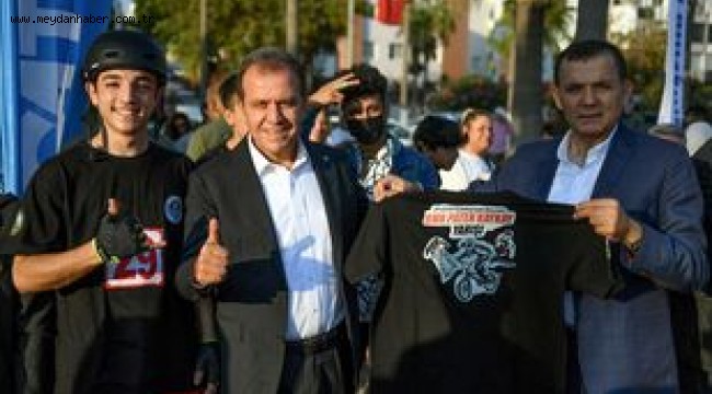 BAŞKAN SEÇER, 29 EKİM'DE HEM GENÇLERLE HEM MİNİKLERLE BULUŞTU