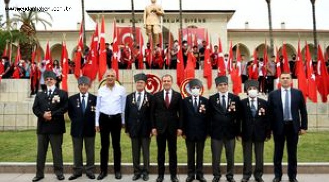 BAŞKAN SEÇER, CUMHURİYET BAYRAMI DOLAYISIYLA ATATÜRK ANITI'NA ÇELENK SUNDU
